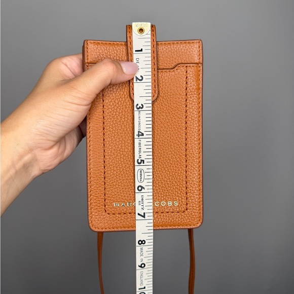 Marc Jacobs Groove Phone Crossbody Smoked Almond Excellent Condition - Picture 11 of 13